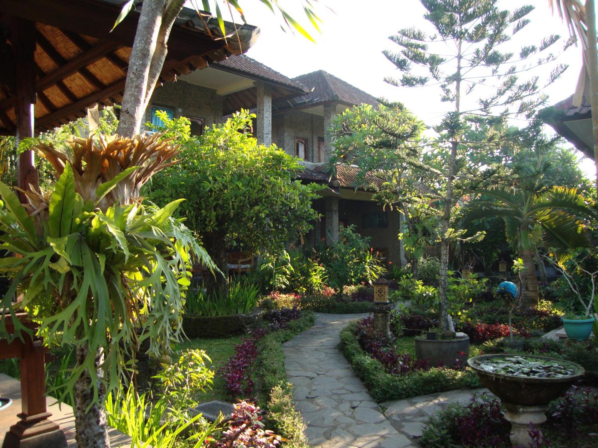 Gusti Home Stay Ubud Szoba fotó